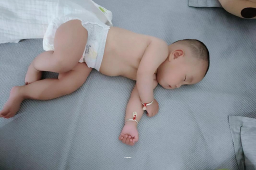 阿坝怀孕多久会显肚子